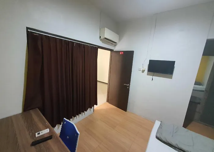 Oyo Life 93202 Pentagon Homestay Syariah Surabaya